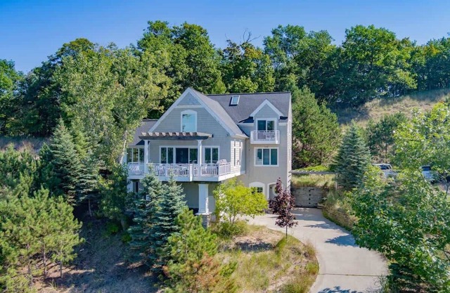 The Lookout | Beach Access | Close to Grand Haven