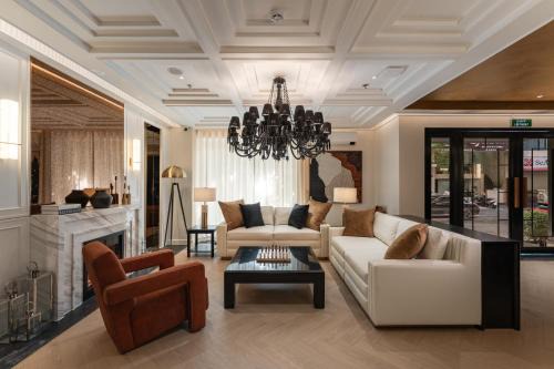 The Savile, by Harry's