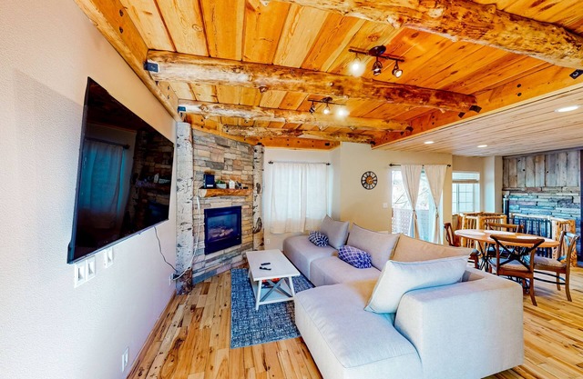 Three-story mountain-view home with fireplaces, washer/dryer, AC, dog-friendly!