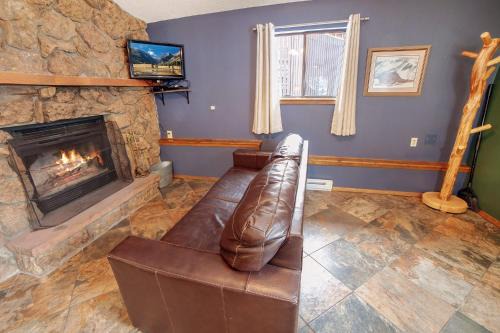 Timber Creek Chalets- 7 cabin