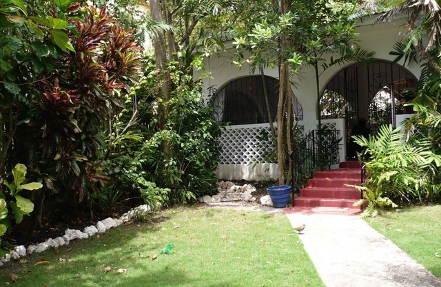 Tranquil 2 bedroom, 2 Bathroom Villa, Sunset Crest, St. James