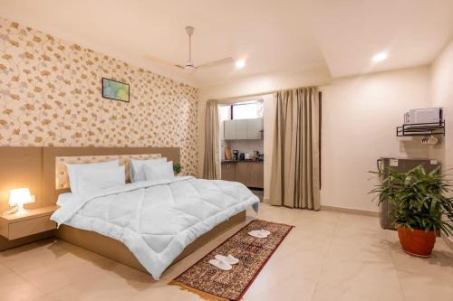 Tranquil Nest in Gurgaon with balcony