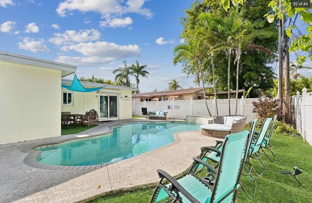 Tranquil Waters w. Heated Private Pool in Central Dania Beach