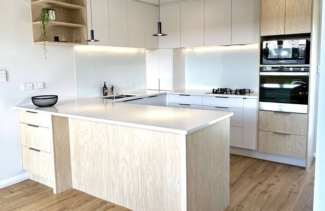 Tresco Apartments: Luxury 2 Bedroom Apartment with Garden View