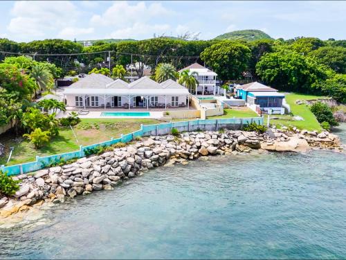 Turtle Cove House by Le Haus
