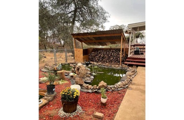 Twisted oaks Forest Cabin
