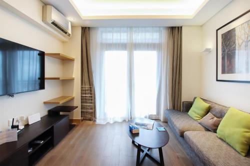 Tyms 1BR APT Huijing Garden