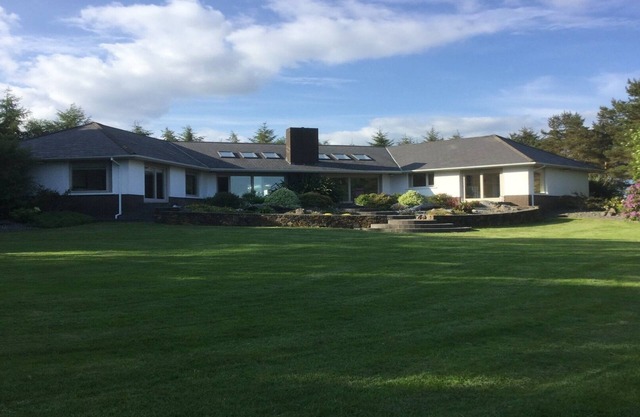 Unique Comfortable House Overlooking Lake, Mountains And Woodland