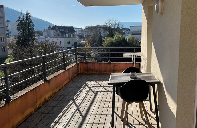 Very bright apartment close to town center, quiet