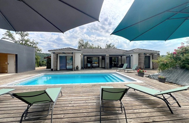 Very nice house with private pool, Périgord Noir near Sarlat, Terrasson
