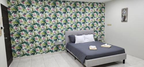 Vibrant Studio Near the Beach