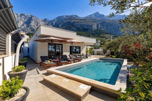 Villa Festina lente a luxury villa in Makarska, heated pool