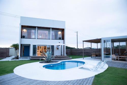 VILLA Seamu 海風とどく広々贅沢GARDEN エアコン付きBBQルームを備えた高級ヴィラ