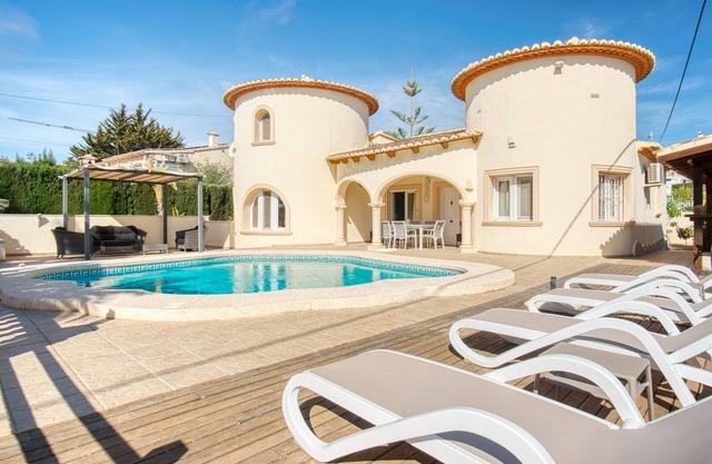 Villa 'Vallesa' with Sea View, Wi-Fi and Air Conditioning