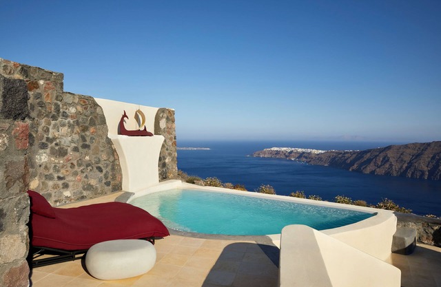 Vinsanto Honeymoon Villa with Heated Pool and Caldera View