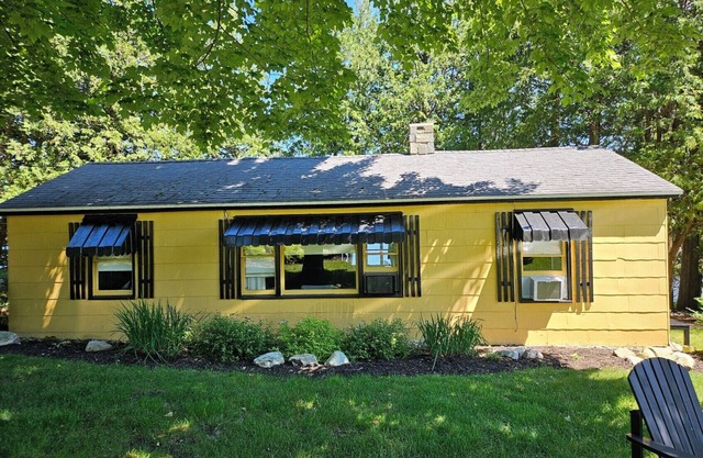 Vintage Cottage on Clam Lake - Bring your Boat