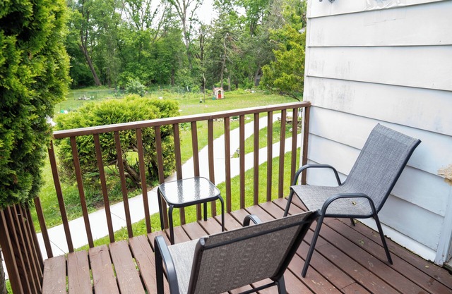 Viola Suites Apt 2/2 BR, Pet Friendly, Economical, Lg Yard, Near Mayo!