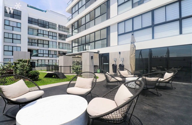 w Spacious 1BR in San Isidro