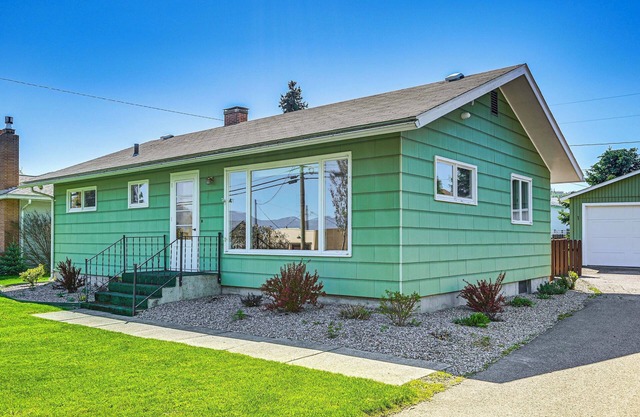 Walk to Flathead Lake: Airy Home w/Mtn Views!