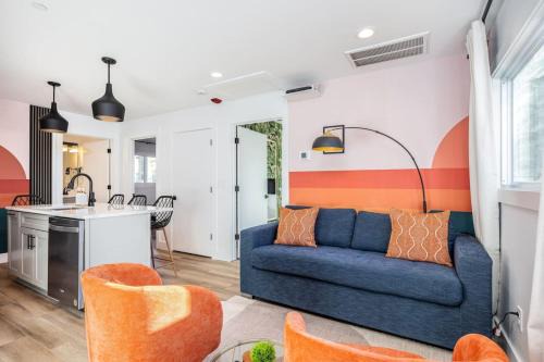 Walk to Hillsboro Village, close to Vanderbilt, 3 miles to Downtown