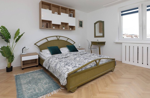 Warsaw Apartment Dobra by Renters