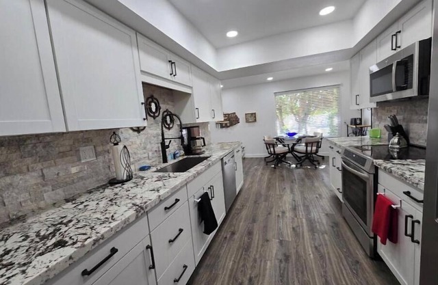 Welcome to beautiful Desert Glen Inn located in the "Arizona Valley of the Sun"