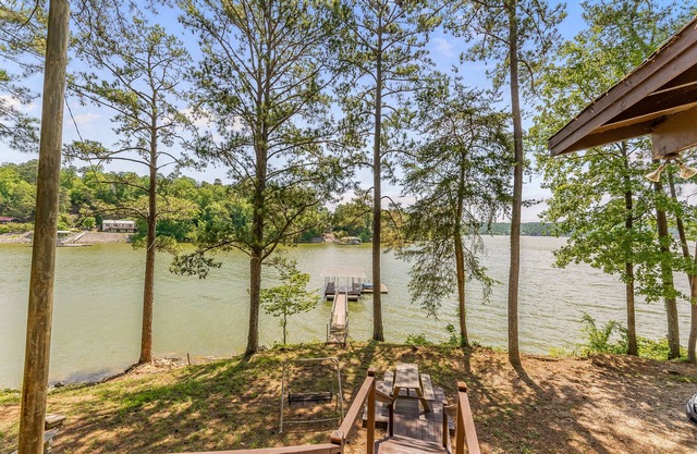 What-A-View: 4 BR, 1 BA House in Crane Hill, Sleeps 10