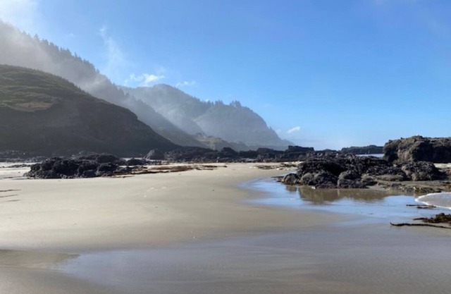 Where Views, Stars & Wildlife Meet: Your Secluded Cliffside Escape Awaits!