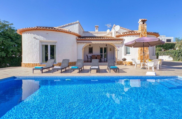 Wonderful private villa for 6 guests with WIFI, A/C, private pool, TV, terrace and pets allowed