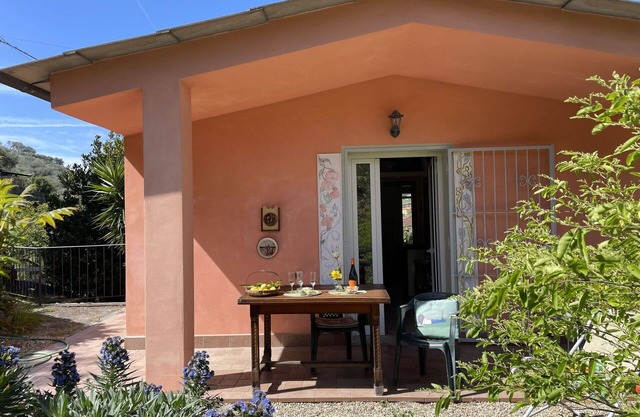Wonderful private villa for 4 people with WIFI, A/C, TV, patio and pets allowed