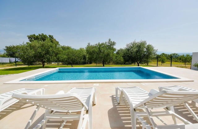 Wonderful villa for 6 guests with WIFI, private pool, A/C, TV and terrace