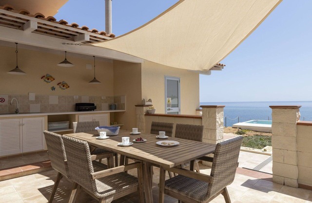 Wonderful villa for 6 guests with WIFI, A/C, private pool, TV and terrace