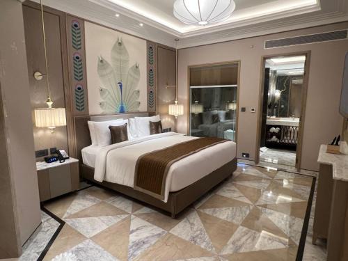 Wyndham Grand Udaipur Fateh Sagar Lake