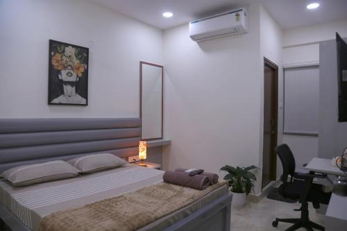 Yendluri's- QueenBed Room-24 Kondapur, Gachibowli