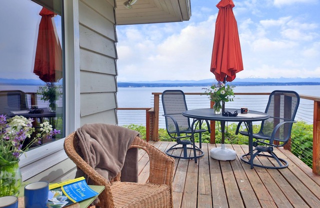 Your Private Water View Oasis