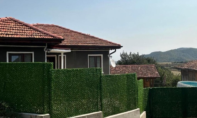 Elena House | На баба и дядо