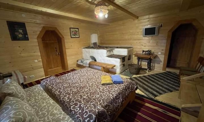 Vorokhta Apartment | Приватна садиба 'Світлиця гуцульщини"