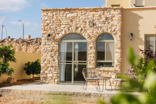 Merhav Am Cabin | אבן על הנחל