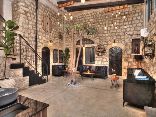 Safed Old City Hotel | אבני החושן - סוויטות יוקרה בצפת העתיקה - Avnei Hachoshen - Luxury Suites in the Old City