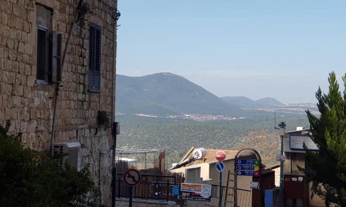 Safed Old City Apartment | דירת נופש בוטיק - נוף לרבי שמעון
