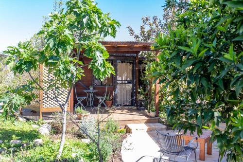 Ilaniya Cabin | צימר קרון- ירוק עז