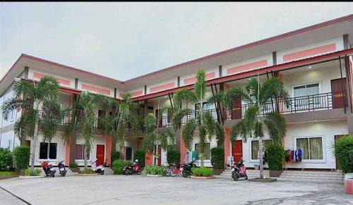 Chalong Hotel | วันสมายล์ รีสอร์ท