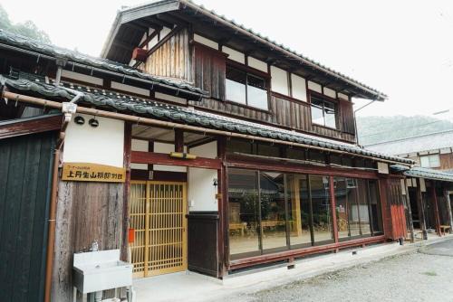 Nagahama Ski Chalet | 上丹生山根邸別館フルリノベーション古民家一棟貸切16名まで