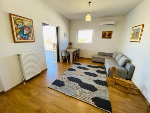 Agia Paraskevi Apartment | 地铁站旁,免费停车位,距机场15分钟车程,独享80平米露台和美景,星空帐篷,舒适淋浴,宽敞3间房3张双人床公寓