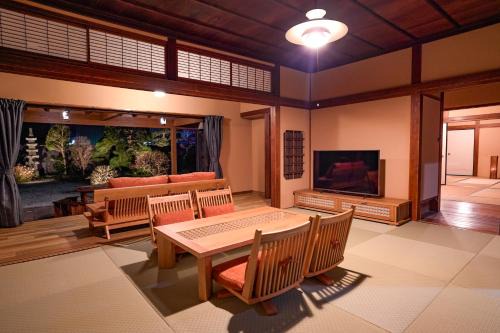 Hojo House | 旧邸貸別荘 南壽庵