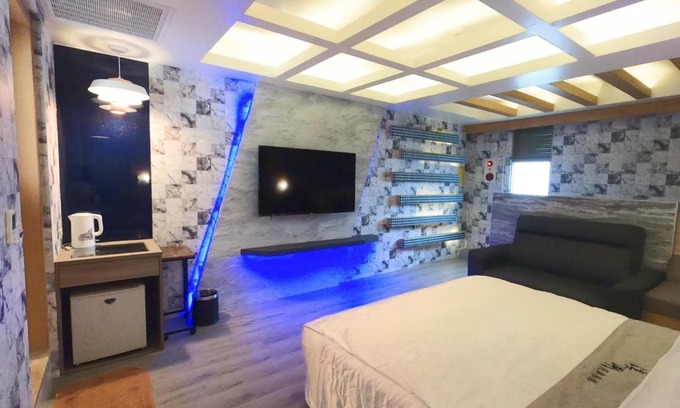 Xihu Hotel | 溪湖汽車旅館