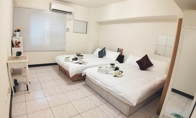 Gushan District Apartment | 瑞豐夜市館-4-8人包層-J