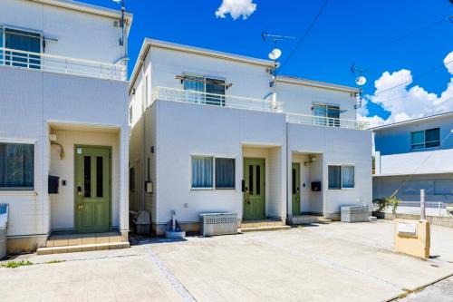 Maeda Apartment | 青の洞窟まで車で3分の恩納海彩は完全プライベートの一棟貸