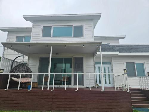 Daecheon-dong House | 조은하우스 서귀포 독채펜션