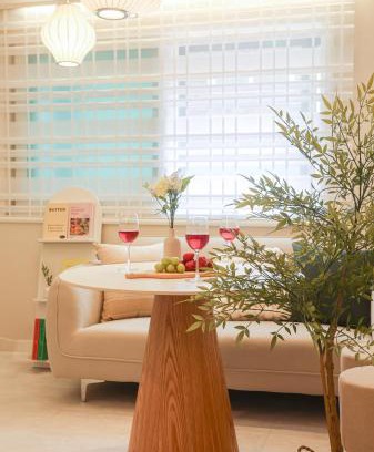 Yeonnam-dong Apartment | 홍대ㆍ공항철도 STAY h #올리모델링#홍대입구역 도보9분#연트럴파크3분#짐보관# 6인#호텔침구#각방에어컨#무료와이파이#세탁건조기#교통최고